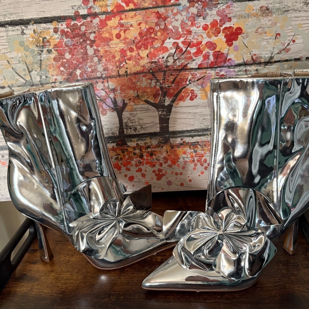 New-6 Retired heels 
Sam Edelman Logo
Silver Ankle Boots
Sexy Bow casual classic
